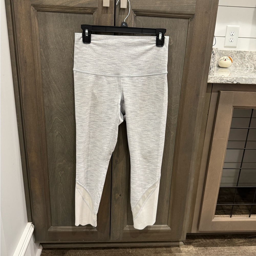 Lululemon gray and white striped Crop leggings
Size 8 
￼
